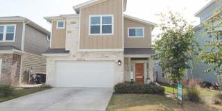 Beautiful Gated Retreat with Vaulted Ceilings, Loft & Private Deck Gallery 1