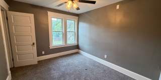 Charming 3 Bedroom Home with Screened Porch and 2 Car Garage Gallery 8