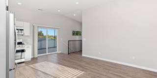 Private balcony + private patio! Gallery 6
