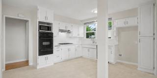 Rolling Hills Ranch House — Updated 3BR Home on a Massive Lot Rolling Hills Ranch House — Updated 3BR Home on a Massive Lot Gallery 12