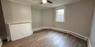 Charming Lower Unit 1 Bedroom with Gourmet Kitchen Gallery 3