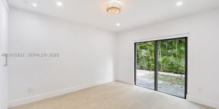 555 NE 52nd Ter Gallery 26