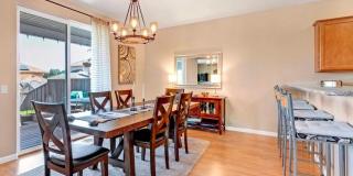 Spacious 3BR House in Gresham Gallery 8