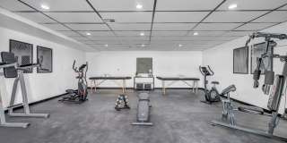Meticulously renovated single-story contemporary estate Gallery 33
