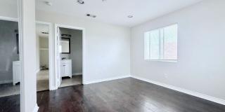 1549 East 50th Street Gallery 14