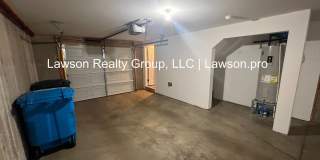 Luxurious Colonial Green Townhome with Garage Gallery 27