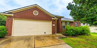 Discover Your Kyle Oasis: Luxury Living in a 4-Bedroom Gem with Garden Tub & Fenced Yard! Gallery 1