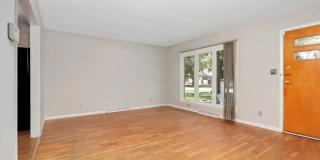 Charming 2 Bedroom Home in Normal Gallery 6