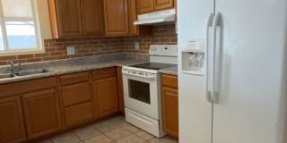 AVAILABLE NOW! 3 Bedroom, 2 Bath Huge Home Gallery 9