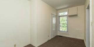 311 E 11th - 5Bed/2Bath - Onsite Parking Available! Gallery 9