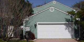 UT PRE-LEASE: Updated 3 bed / 2 bath Townhouse in Hyde Park Gallery 1