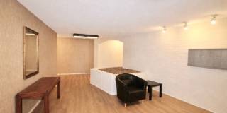 Spacious One Plus Bedroom Condominum off Broadway Terrace Gallery 3