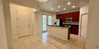 Lake Sawyer - Luxury 3/2.5 Condo Gallery 4