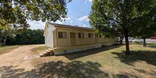 1/1 Triplex - End Unit /No Carpet / Vinyl Plank Flooring / Lots of Parking / CISD 1/1 Triplex - End Unit /No Carpet / Vinyl Plank Flooring / Lots of Parking / CISD Gallery 1