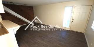 Spacious 2bd/1ba Sacramento Fourplex Gallery 10