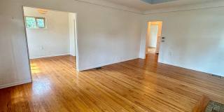Beautiful 2 bed 1 bath home in University Heights Gallery 6