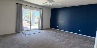 Large 3 Bedroom, 3 Bathroom Home with Solar Gallery 22
