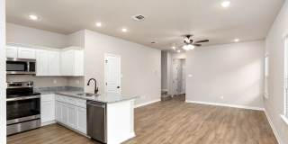 Beautiful 3/2.5 Townhome Gallery 13