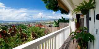 FULLY FURNISHED studio in duplex with GORGEOUS ocean views. Gallery 1