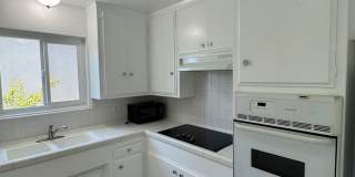 Spacious & Bright 2 Bedroom Apartment in Prime Long Beach Location Gallery 8