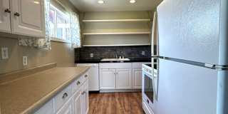 Cutest 3-Bedroom House with Covered Back Patio + Bonus Storage/Office! Gallery 5