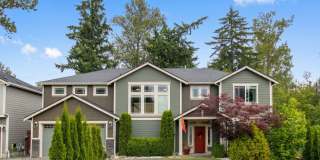 Beautiful 4BR Home in Woodloch | 2-Car Garage, A/C & Bonus Loft Gallery 1