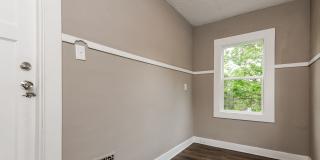 2322-2324 Eastview Ave Gallery 11