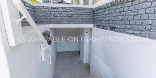 233 W 400 N Gallery 12