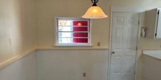 ECLECTIC ASHLAND RETREAT WTIH PARK LIKE YARD & UTILITIES Gallery 10