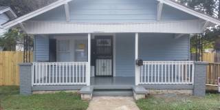 Large 4 bedroom 2 bathroom with huge privacy fenced back yard Gallery 1