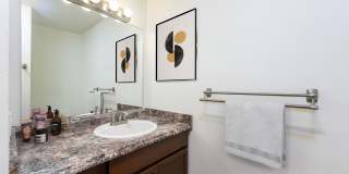 2 Bed, 1 Bath- Bay view apartment near Fairhaven and Boulevard Park Gallery 12