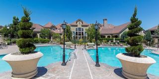 Beautiful Fleur de Lis townhome, Gated Community! Gallery 1