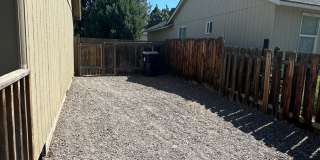 3 Bed 2 Bath Home: Fully Fenced Yard & Convenient Location Gallery 23
