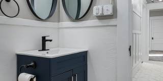 Elegant Renovation! HUGE 1 Bed 1 Bath Available Now! Gallery 15