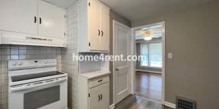 Cozy Ranch Style Home in KCMO w/ Wood Floors and a Fenced in Yard! Gallery 14