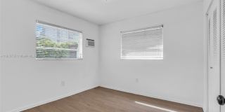2809 SW 23rd Ter Gallery 8