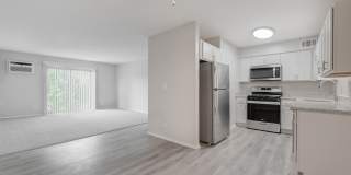 The Greenway at Carol Stream Gallery 6