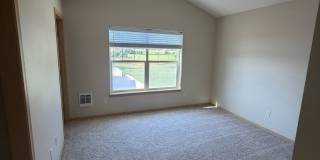 Charming 2-Story Townhome with Vaulted Ceilings Gallery 29