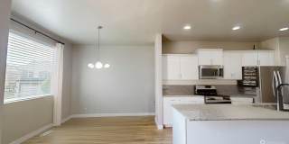 Spacious Townhome - 4 Bedrooms/3 Baths in South Jordan Gallery 6