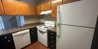 2 story townhome on HILAMAN GOLF COURSE! Gallery 3