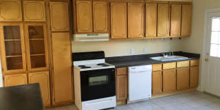 Spacious 4 Bed, 2 Bath Rowhouse in the Fan! Near VCU - 7 S ALLEN AVE. Available in August Gallery 10
