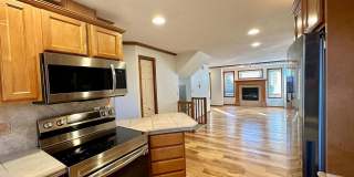 Appealing 2 bed / 1.5 bath townhouse in Greenwood/N Seattle with new flooring Gallery 3