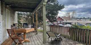 3 Bed, 1 Bath Unit with den in Fairhaven Close to Shopping & Restaurants & On a Bus line Gallery 16