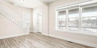 4 Bedroom Home Close to Downtown Gallery 3