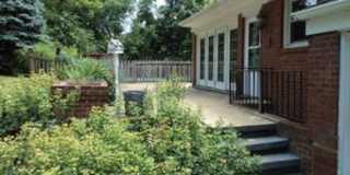 Roomy 3 Bedroom Viewmont Court Home! 2 Car Garage and a Pool! Gallery 4