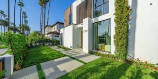 200 N DOHENY Dr Gallery 21