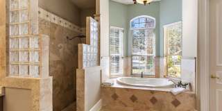 Stunning Lagoon Residence! Gallery 29