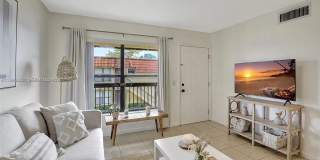 561 NW 100th Pl Gallery 1