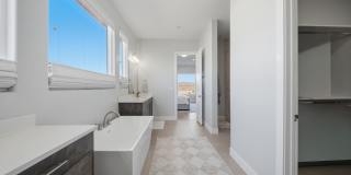 4 Bedroom Home with Gorgeous Views Gallery 28