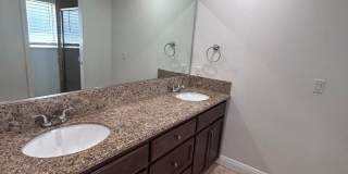 Now Available! 3 Bedroom Home in North West Visalia! Gallery 22